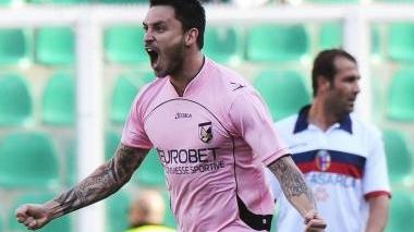 Intanto bomber Pinilla fa volare il Palermo