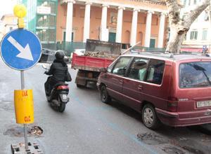 «Non mi hai salutato». E sfodera un coltello