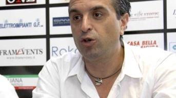 <b>KRAS DA APPLAUSI.</b> Nicolas Kras in azione: ieri prova da applausi anche se alla fine del primo tempo è dovuto uscire per un infortunio A sinistra: il presidente Dinelli A destra: l’ex Raffaele Franchini