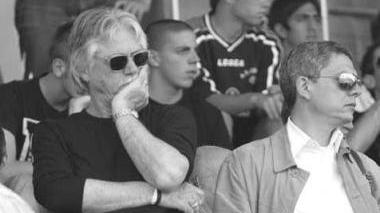 <b>FLASH. </b>A sinistra Aldo Agroppi in tribuna, al centro Schiattarella disperato dopo il palo colpito di testa quando il risultato era fissato sul 2-0, a destra l’esultanza del gruppo amaranto dopo la splendida rete firmata da Luci nella ripresa