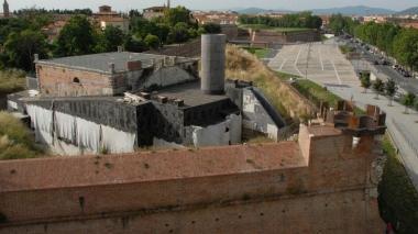 <b>INCOMPIUTO </b>Il bastione Maiano con la discussa “torre” realizzata nell’ambito dei restauri bloccati da due anni