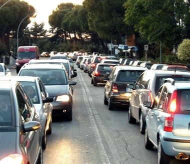 Traffico sulla Tosco Romagnola allaltezza di via Bisarnella 