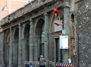Bandiere rosse all'asilo, il sindaco: "E' ridicolo"Gli ispettori a Livorno