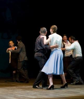 Una scena dello spettacolo prodotto dal Teatro del Popolo castellano  