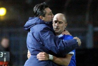 Labbraccio fra Aglietti e Coralli dopo il gol dell1-0 