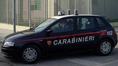 Un controllo dei carabinieri chiamati dai parenti dell’anziano