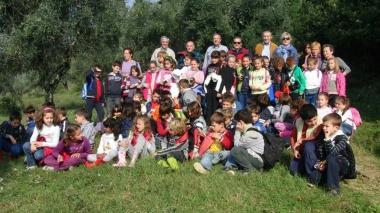 I bambini delle elementari che hanno preso parte all’escursione