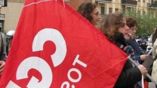 Bandiere Cgil durante una manifestazione