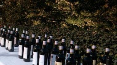 Ordinate migliaia bottiglie di vino
