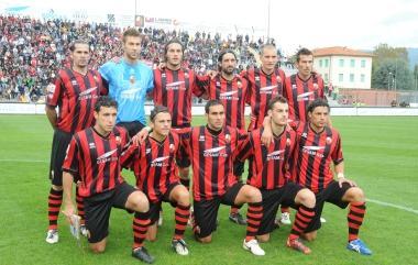 Lundici rossonero che ha ottenuto un punto nel derby dopo 4 ko 