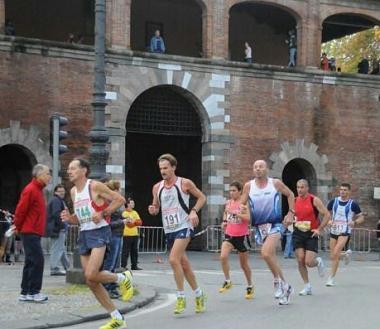 I maratoneti in gara e Denise Cavallini prima donna nel 2009 (Vip)  