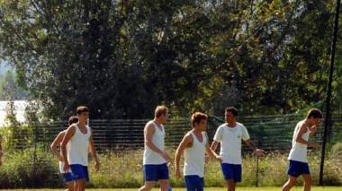 Gli azzurri in allenamento e l’attaccante Antonio Gaeta
