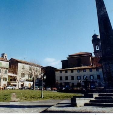 <b>NUOVO LOOK.</b> Per la piazza di Casteldelpiano 