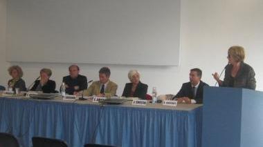 Il tavolo dei relatori ieri durante la riunione della conferenza scolastica provinciale