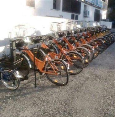Postazione di bike sharing nella zona portuale di Portoferraio 