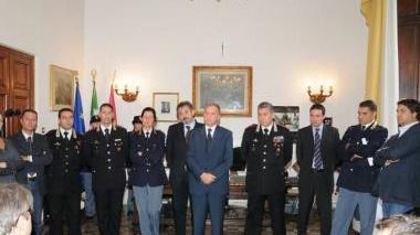 I protagonisti dell’ordine pubblico Sotto: il passamontagna, i petardi e le torce sequestrate dalla Digos