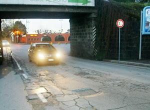 Macchina in panne nel sottopasso, automobilista fa causa al Comune