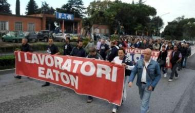Eaton, sale la tensione. Rossi: "D'accordo sull'esproprio". L'azienda: stabilimento gratis per 10 anni