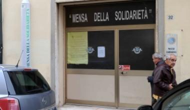Sospesa la mensa dei poveri: è la risposta agli atti vandalici subiti