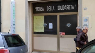 Sospesa la mensa dei poveri: è la risposta agli atti vandalici subiti