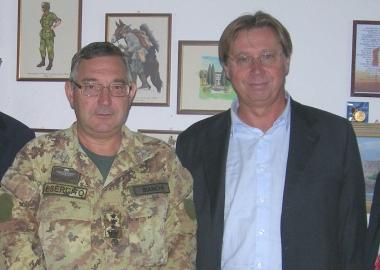 Il colonnello Bianchi con il sindaco 