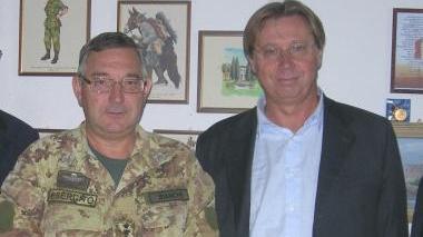 Il colonnello Bianchi con il sindaco
