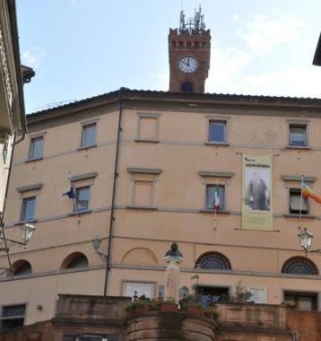 Il palazzo comunale di Castagneto 