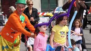 Piccolo circo a scuola per aiutare i bambini a crescere insieme