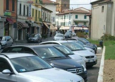 Prima ora di sosta gratis la chiedono i negozianti del centro