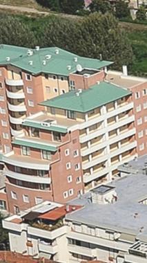 Una veduta del palazzo che accoglie la nuova sede della polizia municipale 
