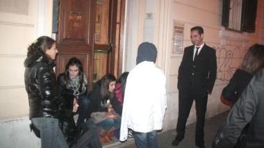 La Iena Matteo Viviani lunedì sera in viale Carducci, sede della Muliebris
