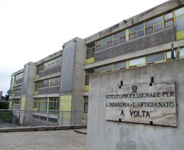 Listituto Volta in via della Pace        