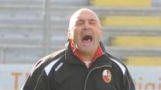 A sinistra la grinta di Favarin a destra Bertoli e Biggi gli infortunati al termine del derby