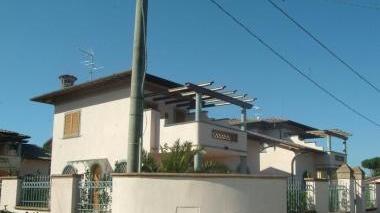<b>INCHIESTA.</b> A sinistra: le villette costruite sull’area di via Ficalucci