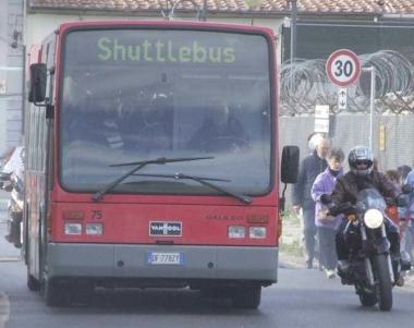 Via Cariola, lunghi disagi per abitanti e traffico 