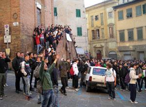 Gli studenti dell'Enriques in piazza