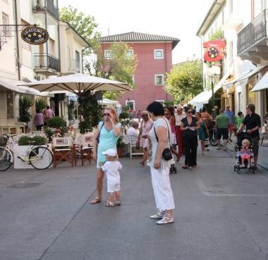 <b>DIBATTITO.</b> Una via del centro di Forte  
