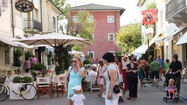 <b>DIBATTITO.</b> Una via del centro di Forte