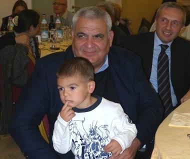 <b>In alto: una veduta della sala della cena viola </b>