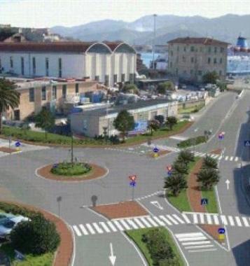 Il rendering del progetto per la maxi rotatoria di fronte agli imbarchi, i lavori finanziati dalla Provincia cominceranno luned&igrave; prossimo  