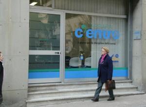 Irruzione in ufficio per una multa,calci alle sedie e minacce