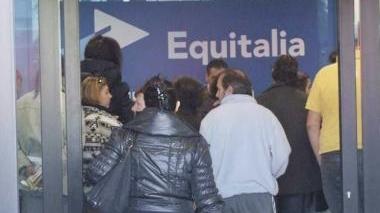 Uno sportello di Equitalia