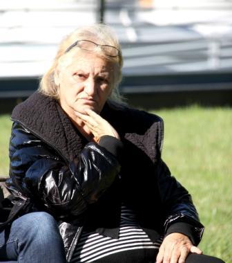 <b>IN ATTESA.</b> Cira Antignano di fronte allobitorio del &laquo;Versilia&raquo; 