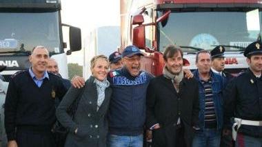 Lo staff della Provincia con l’artista Graziano Cecchini