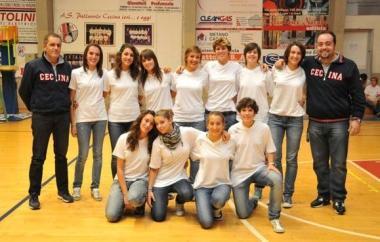 La formazione dellunder 18 del Volley Cecina 