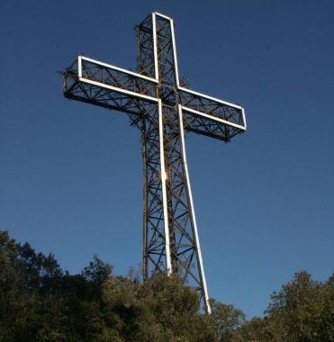 <b>AL BUIO.</b> La croce dei frati passionisti 