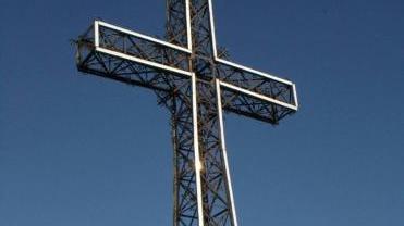 <b>AL BUIO.</b> La croce dei frati passionisti