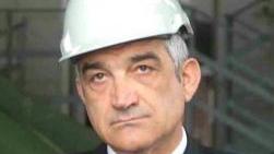A lato Perruccio direttore del Cis a destra manifestazione di protesta
