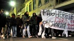 Corteo di protesta, no allo striscione