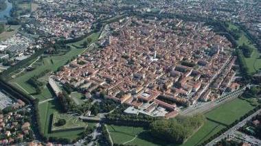 Una veduta dall’alto dell’anello urbano delle Mura